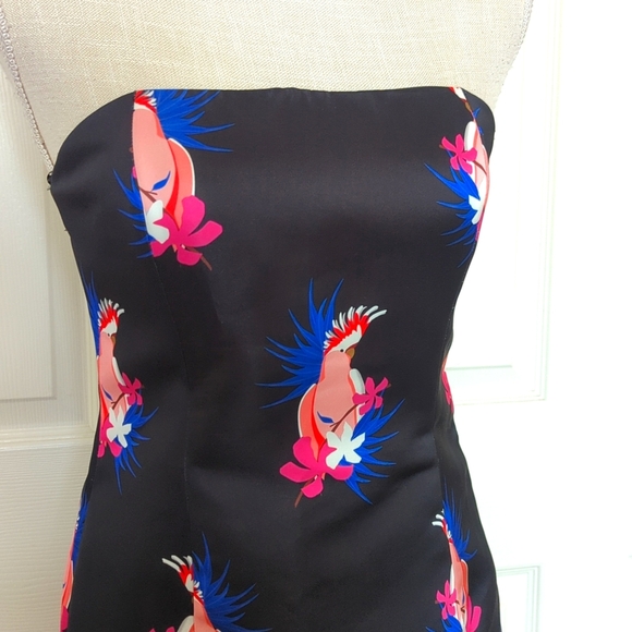 Elegant Black Parrot Print Dress - Picture 2 of 7